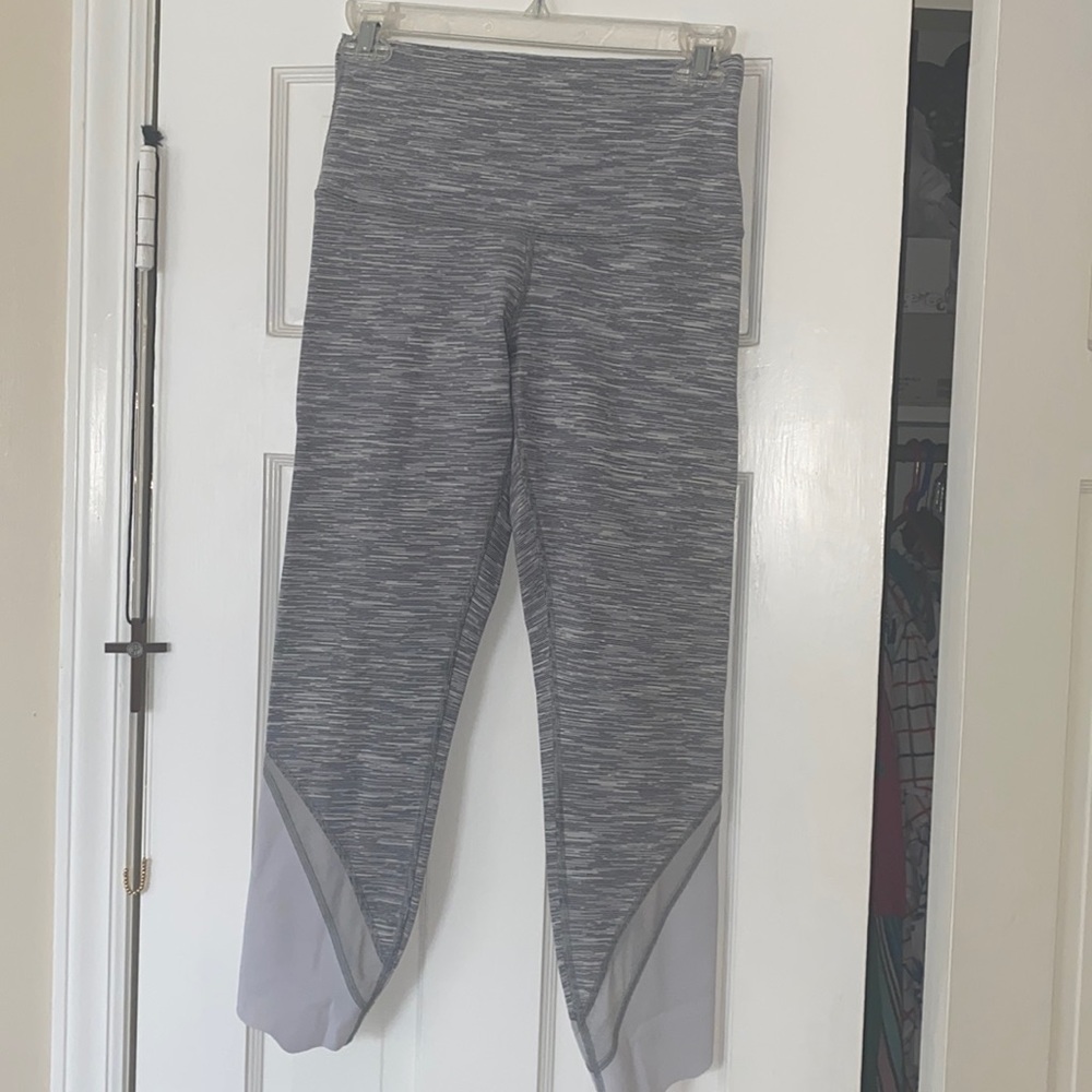 Lulu Lemon gray white cropped leggings 6